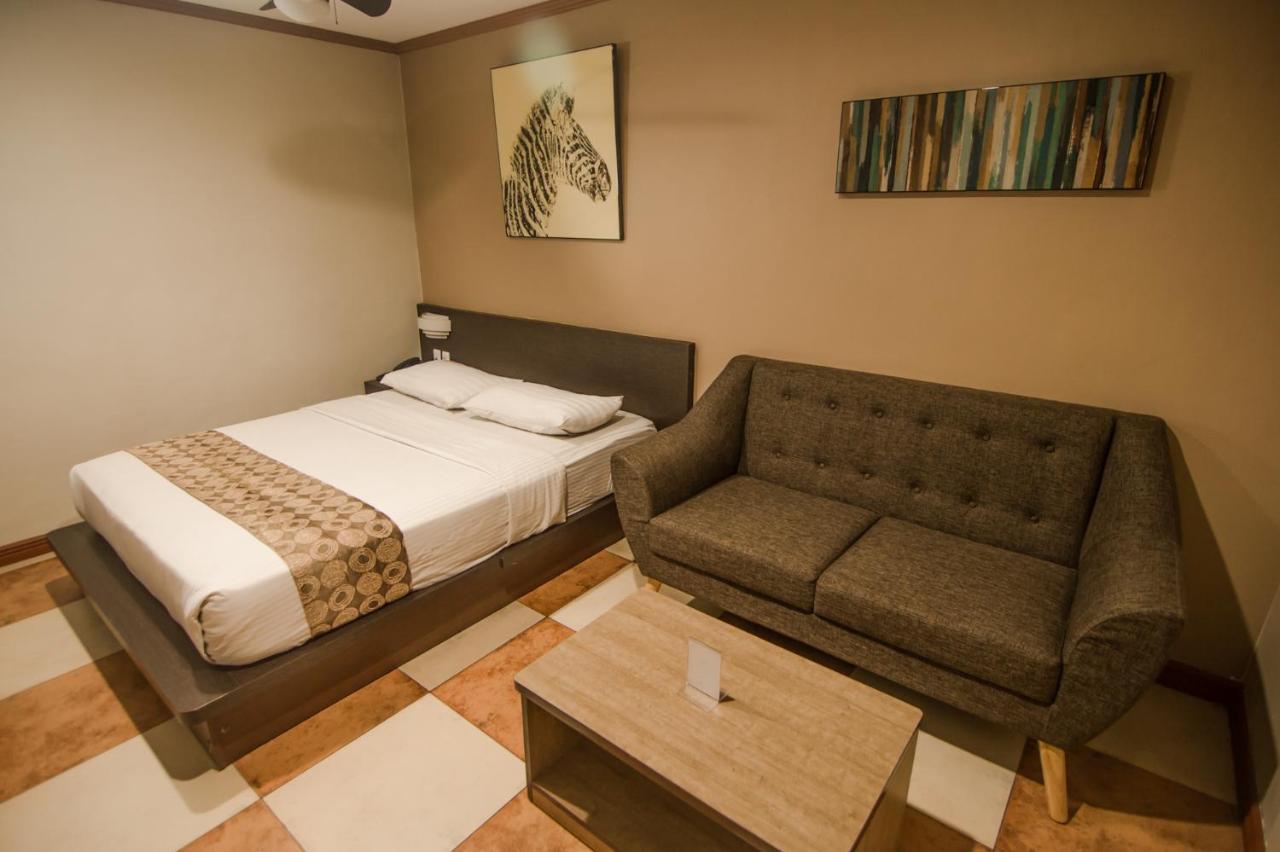 Dg Grami Hotel Paranaque City Exterior foto